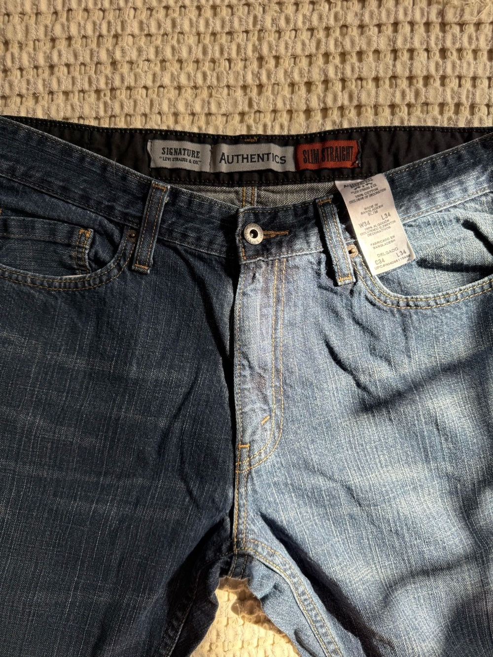 Vintage Levi's Slim Straight Jeans in Two-Tone Blue Wash